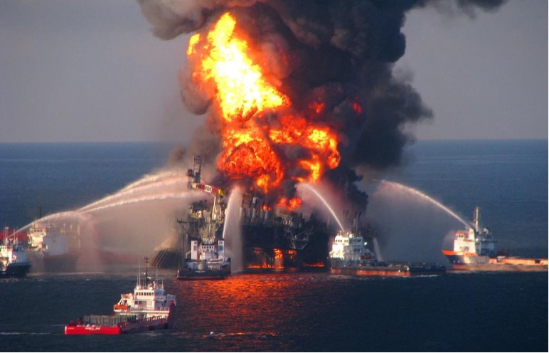 Oil Platform Explosion - Explosion hazard - Artidor